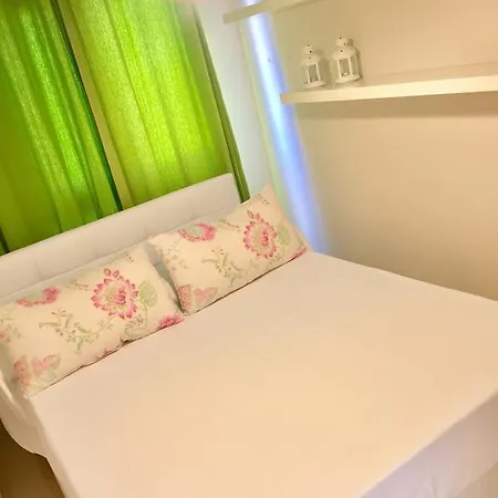 Bungalow Claudia Beachfront 度假居 *